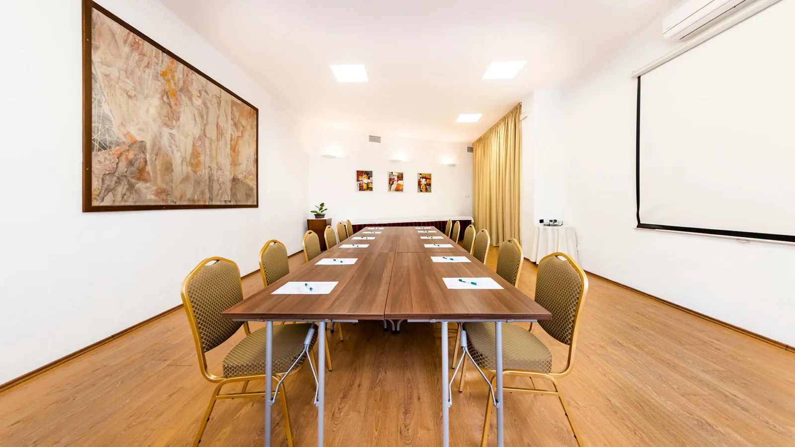 Konferencie