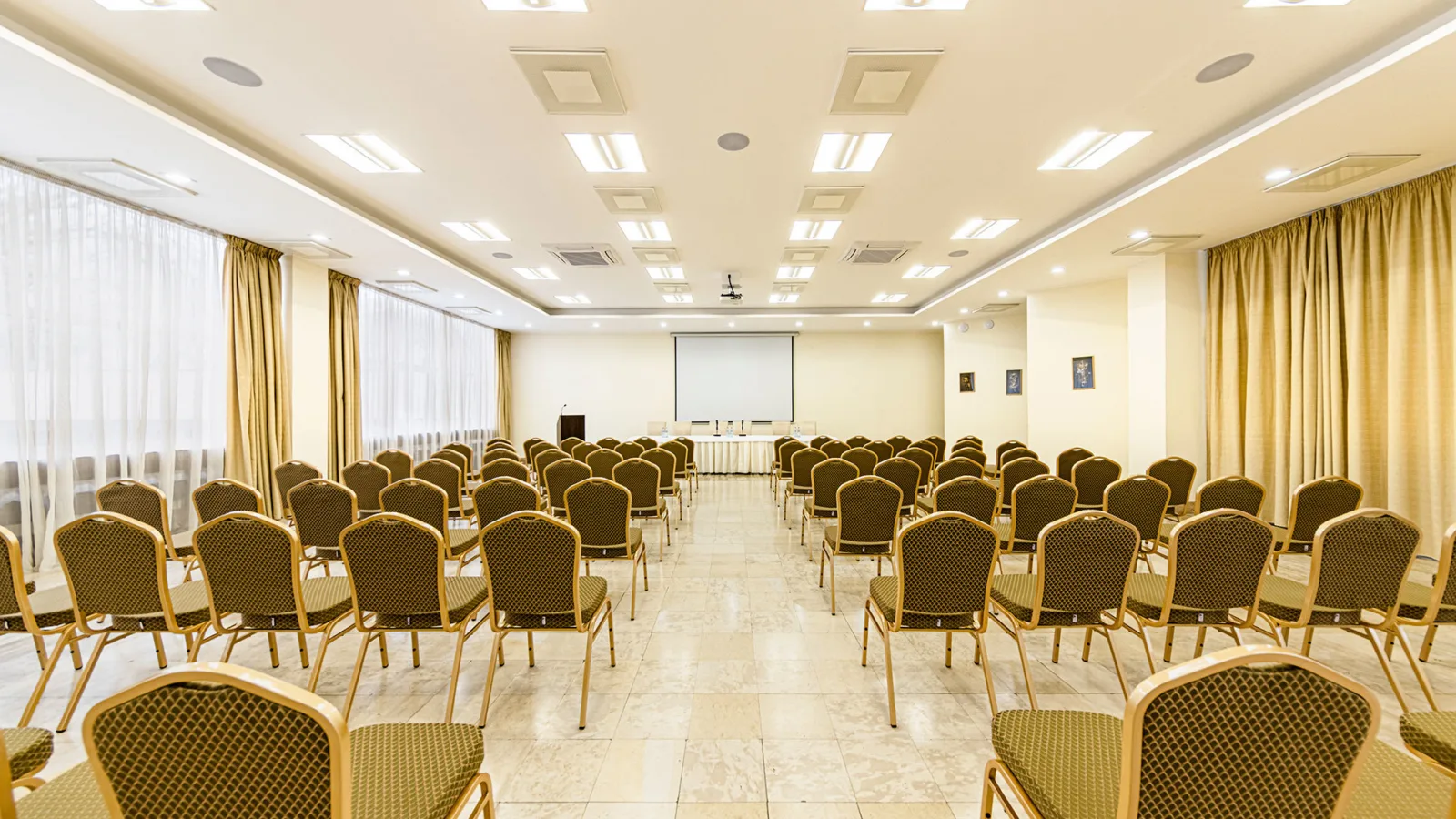 Konferencie