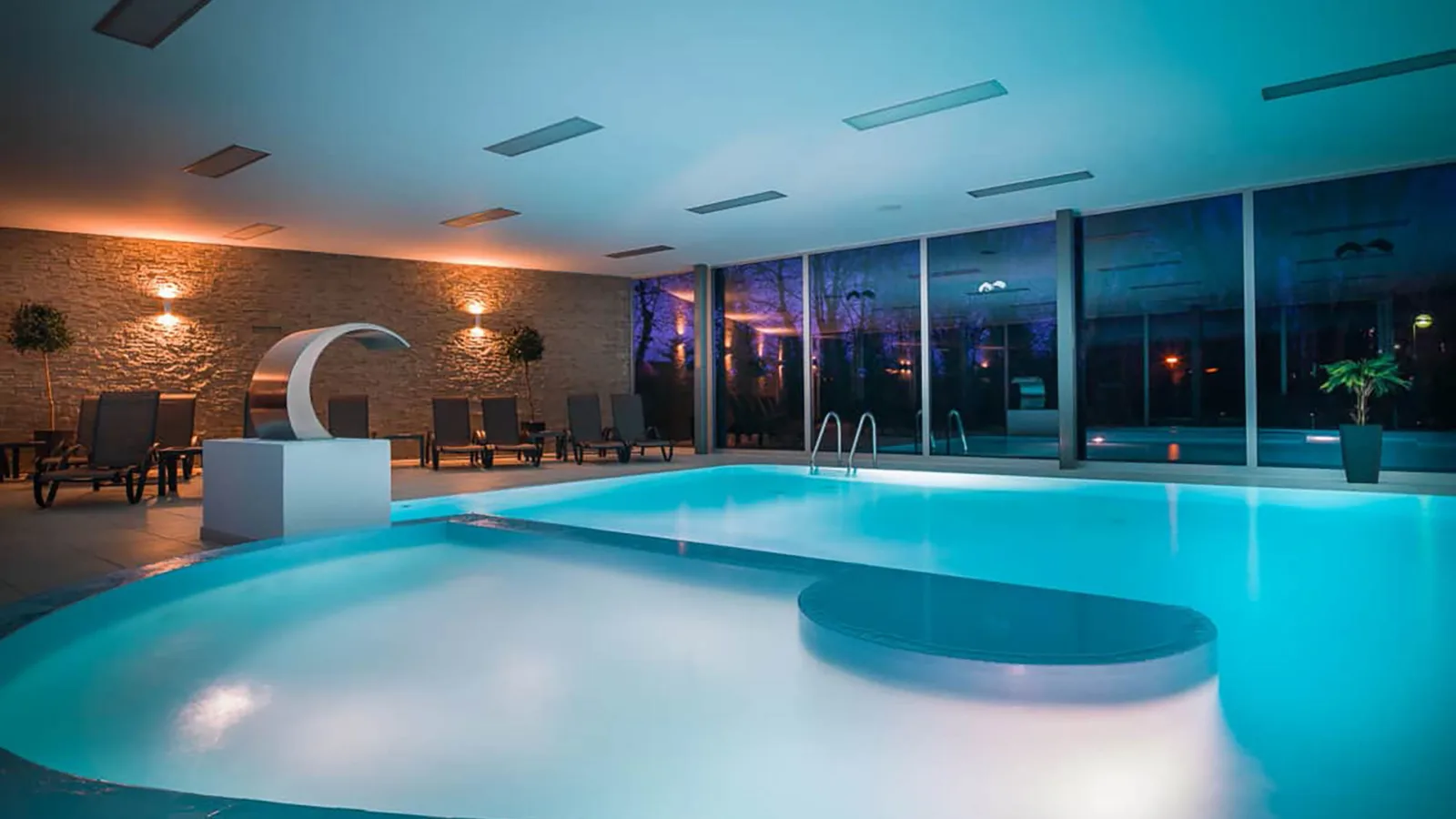 Schwimmbecken