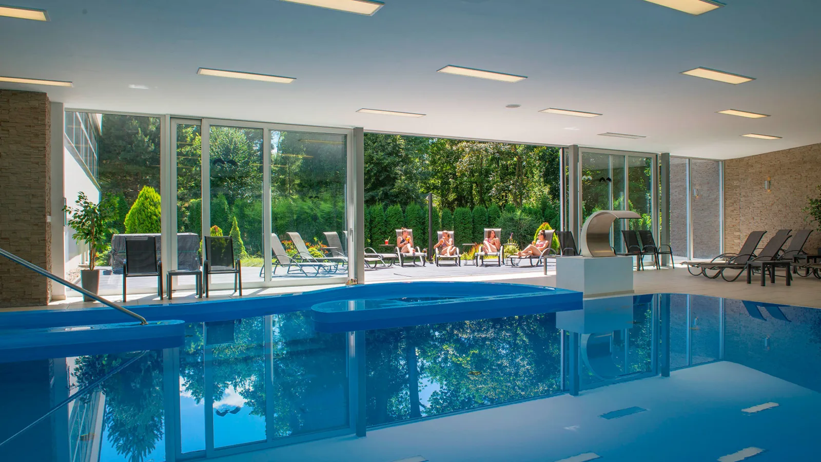 Schwimmbecken
